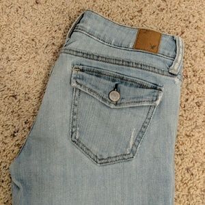 Vintage, light wash AE capris